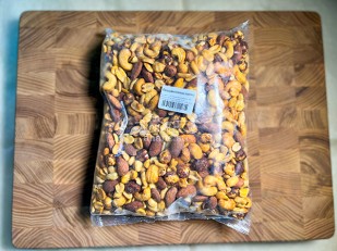 КВАНТОРГ Ушки по-пекински с соусом чили 150гр/уп: Ореховая смесь ж/с Острая 