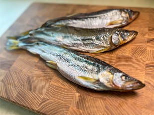 Мучные полоски ОРАНЖЕВЫЕ со вкусом говядины 76 гр: Корюшка с икрой вяленая ГОСТ (крупная)